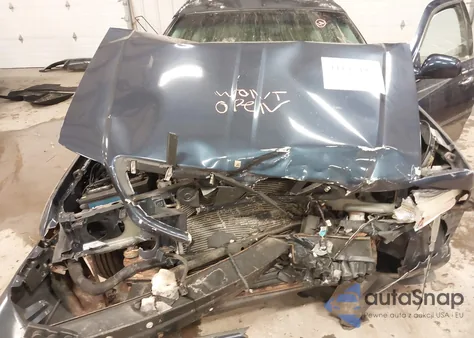 2003 Lincoln Town Car Signature z USA, uszkodzony, nr VIN 1LNHM82W43Y637935